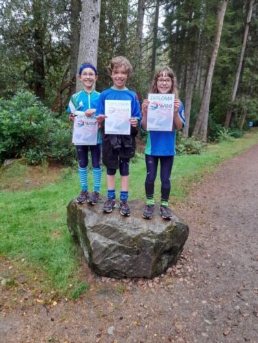 Silva,Indira and Éowyn proudly showing their WOW certificates